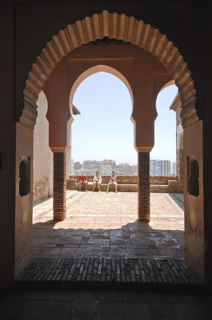 Maurisches Portal im Alcazaba von Mlaga. Aufnahme: Juli 2014.
