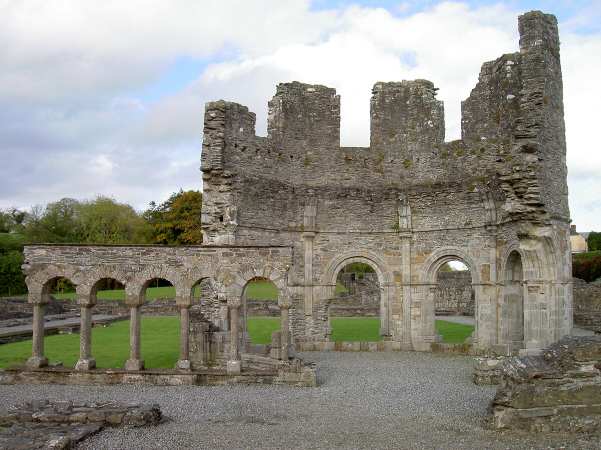 Mellifont Abbey, lteste Zisterzienser-Abtei Irlands, gegrndet 1142 durch den Erzbischofs Malachias von Armagh, achteckiges Brunnenhaus aus dem 13. Jahrhundert (14.10.2007)