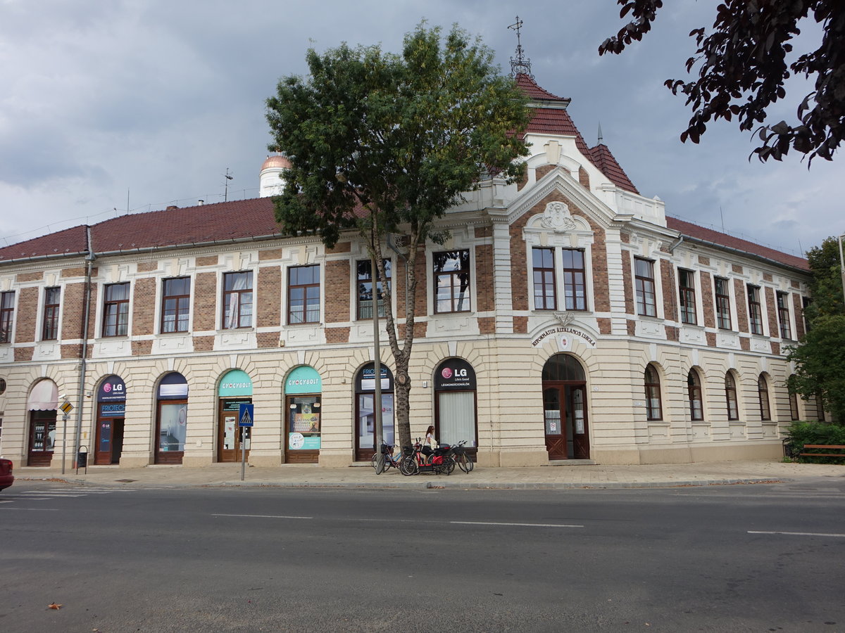 Meztr, Reformierte Altalanos Schule am Kossuth Lajos Ter (26.08.2019)