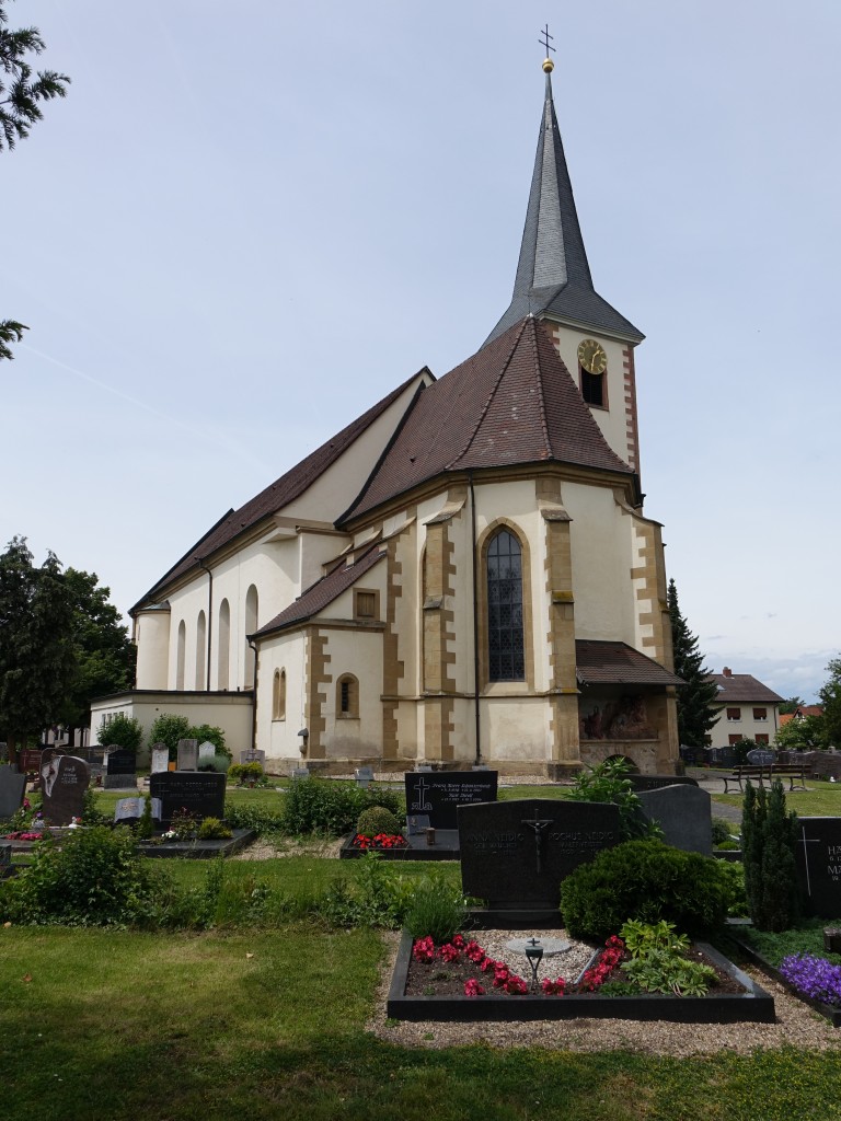 Mingolsheim, St. Lambertus Kirche, gotischer Chor aus dem 15. Jahrhundert, Langhaus erbaut 1760 (31.05.2015)
