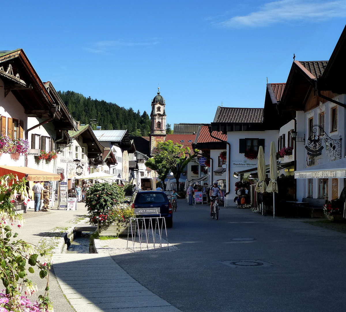 Mittenwald, der Obermarkt im Ortszentrum, Aug.2014