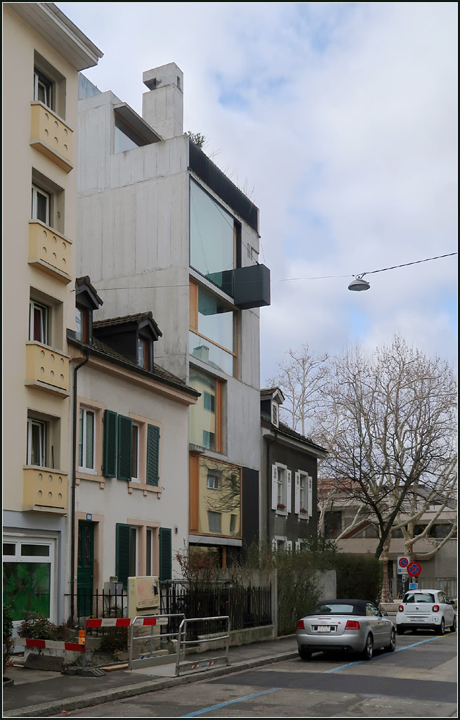 Moderne Architektur in Basel -

Als kleiner Wohnturm kann das Wohnhaus Blsiring der Architekten Buchner Brndler gesehen werden. Jeweils drei Geschosse der sechs Ebenen gehren zu einer Wohnung.

07.03.2019 (M)