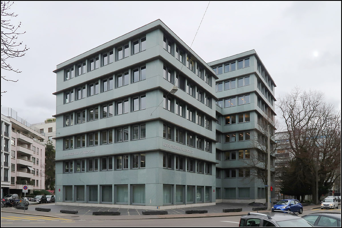 Moderne Architektur in Basel - 

Verwaltungsgebude Bicassoplatz der Architekten Diener & Diener, Fertigstellung 1993.

08.03.2019 8M)