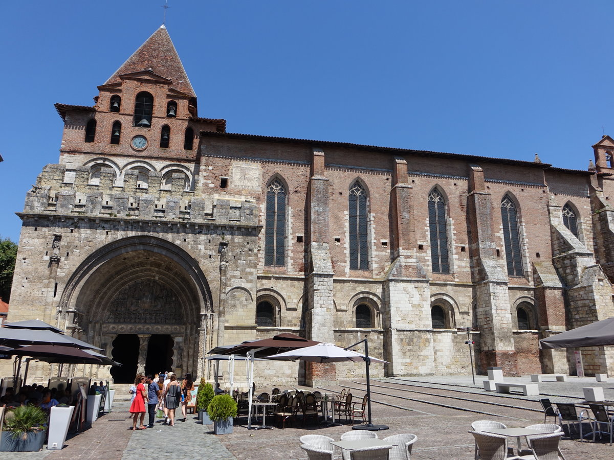 Moissac, Abteikirche St. Pierre, erbaut ab dem 11. Jahrhundert, Vorhalle mit Turm erbaut 1120, Langschiff 15. Jahrhundert (29.07.2018)