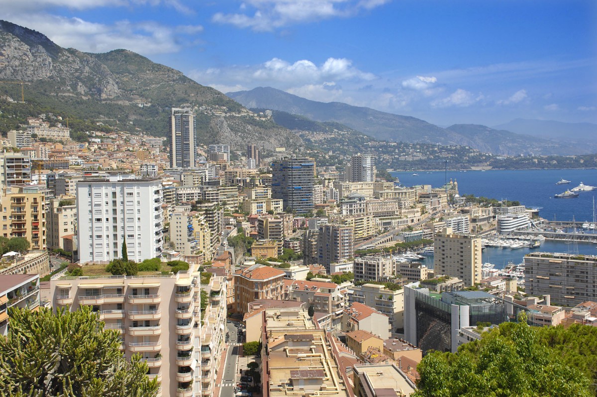 Monaco vom Jardin Exotique aus gesehen. Aufnahmedatum: 26. Juli 2015.