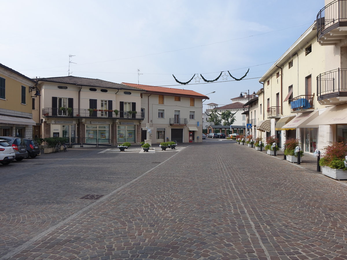 Montirone, Piazza A. Manzoni (08.10.2016)