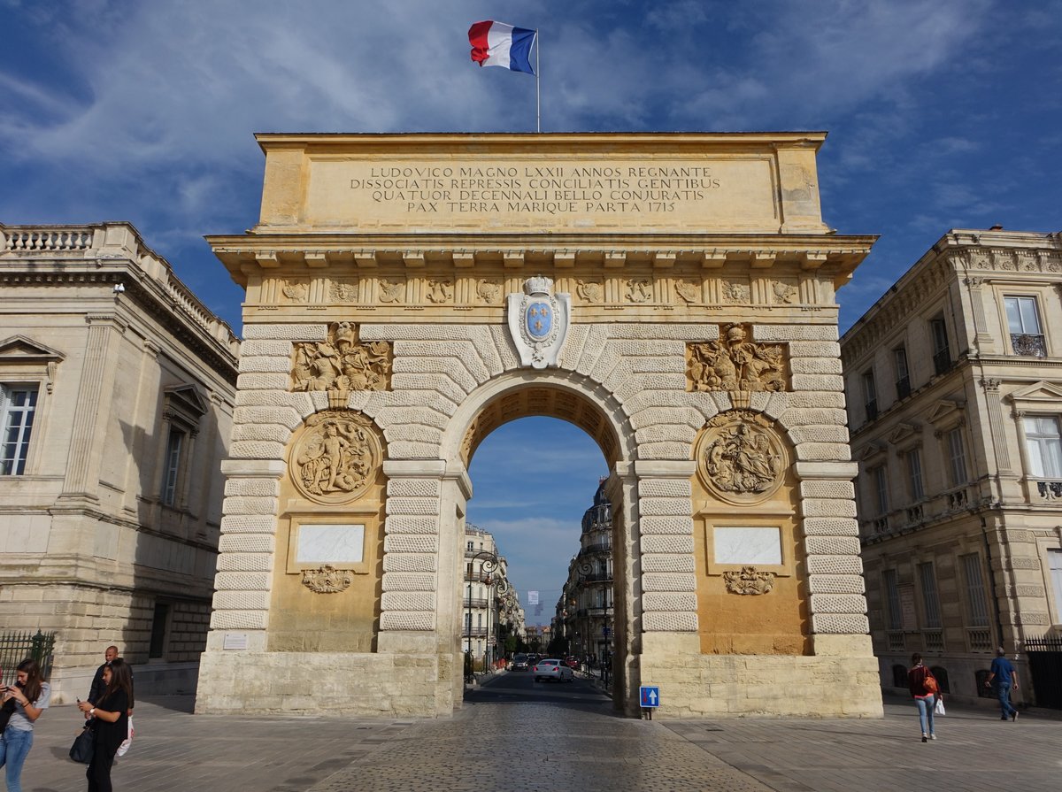 Montpellier, Triumphbogen Porte du Peyrou, erbaut 1691 im dorischen Stil (28.09.2017)