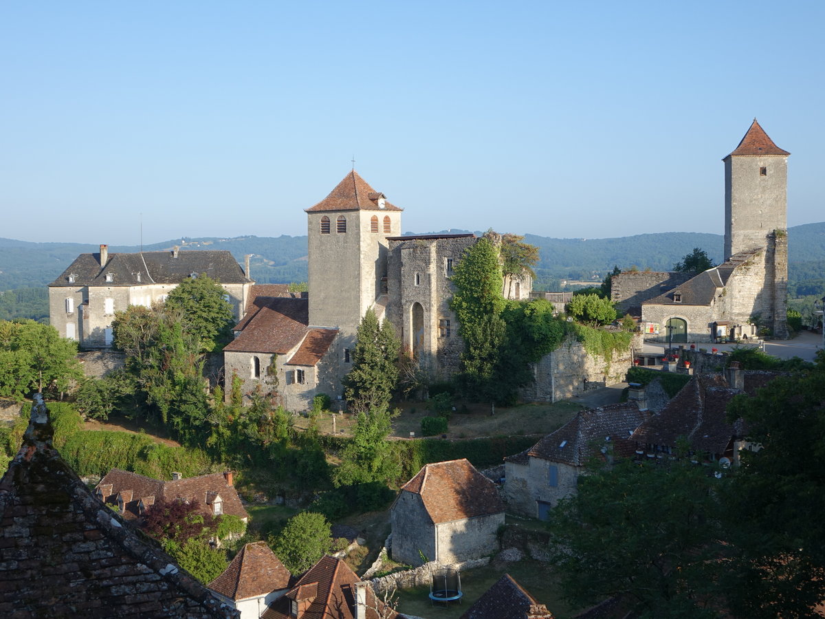 Montvalent, Ausblick auf die St. Christophe Kirche, Chateau und Schloturm (22.07.2018)