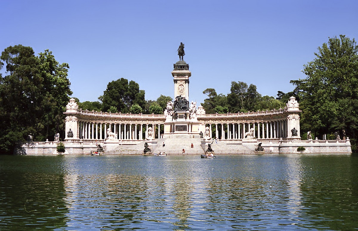 Monumento a Alfonso XII. in Parque del Retiro in Madrid. Aufnahme: Juli 1986 (digitalisiertes Negativfoto).