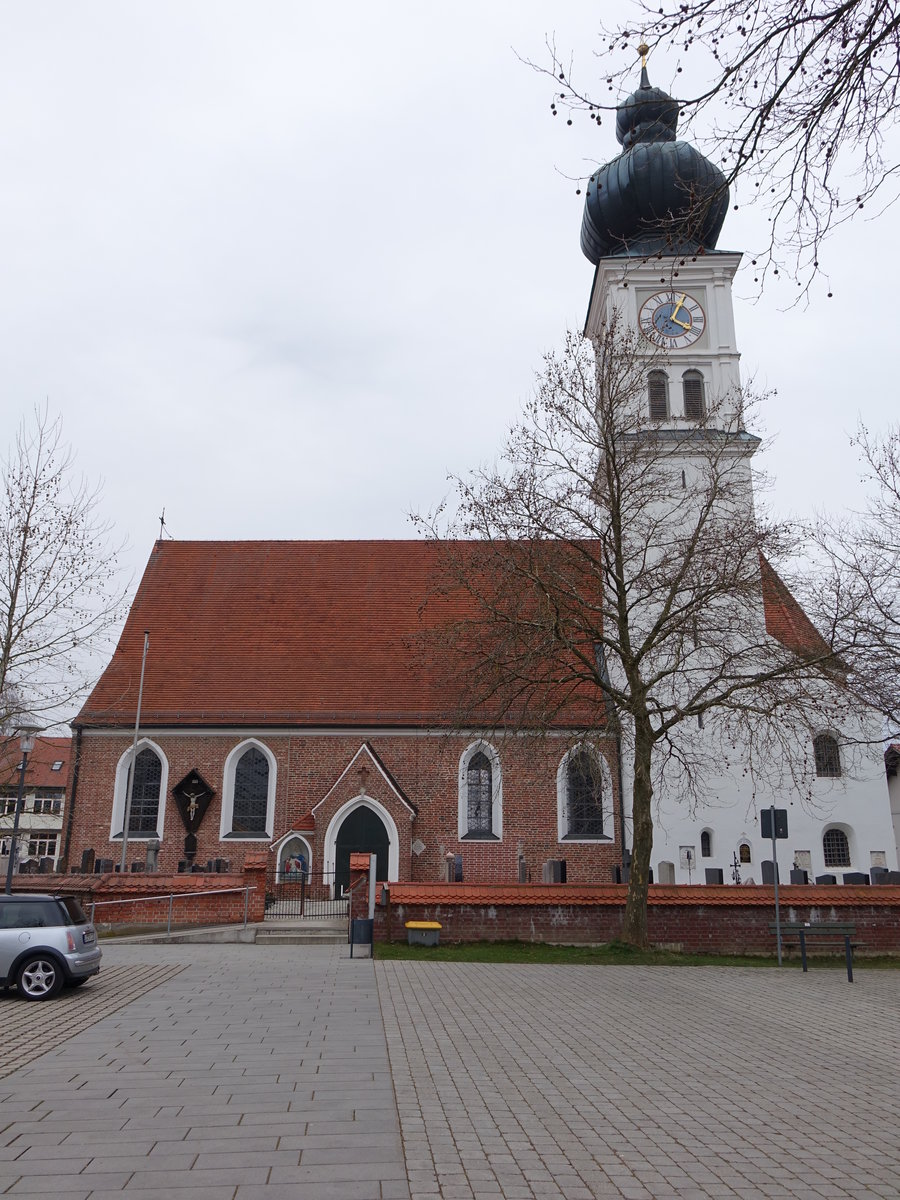 Moosen a. d. Vils, Pfarrkirche St. Stephanus, sptgotischer Backsteinbau mit eingezogenem Chor, erbaut um 1500, Turmoberbau von Anton Kogler erbaut 1701 (28.02.2016)