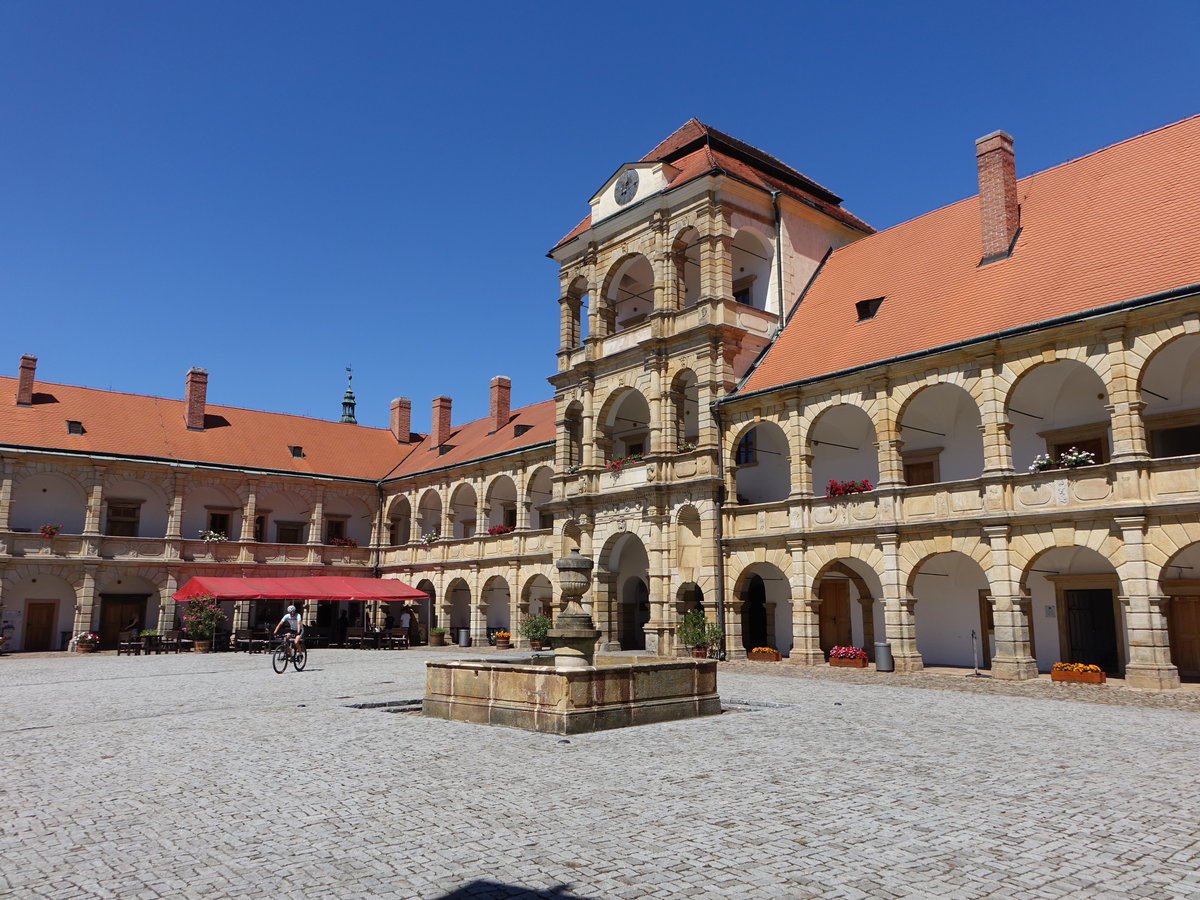 Moravska Trebova / Mhrisch-Trbau, Renaissance Schloss mit Arkadenhof, erbaut von 1612 bis 1618 (01.08.2020)