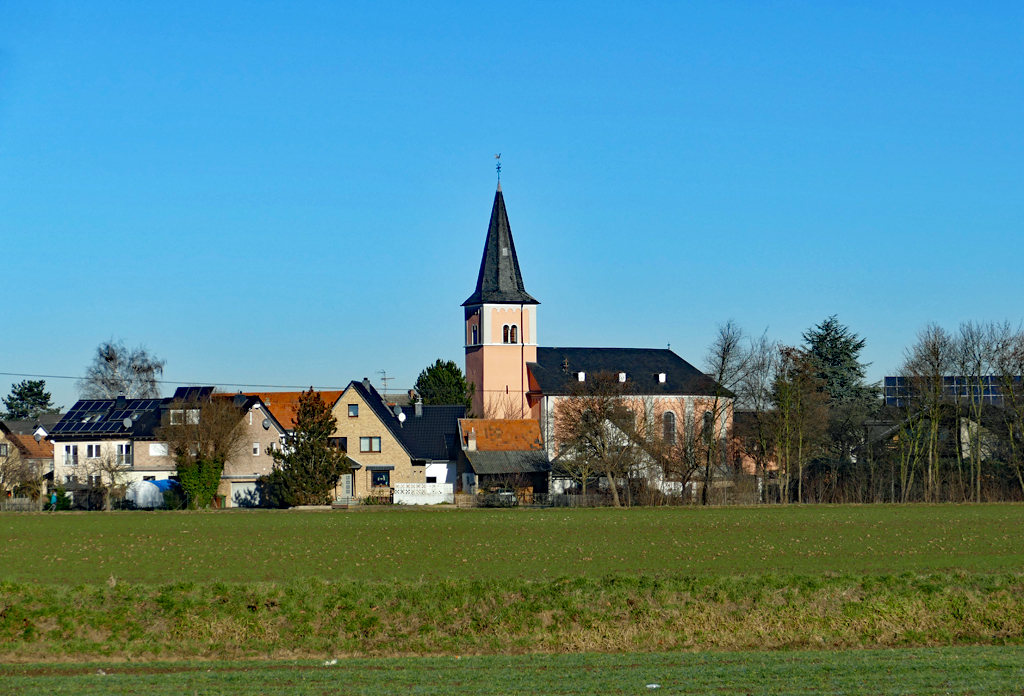 Morenhoven (SU-Kreis) mit Kirche von Westen - 31.12.2016
