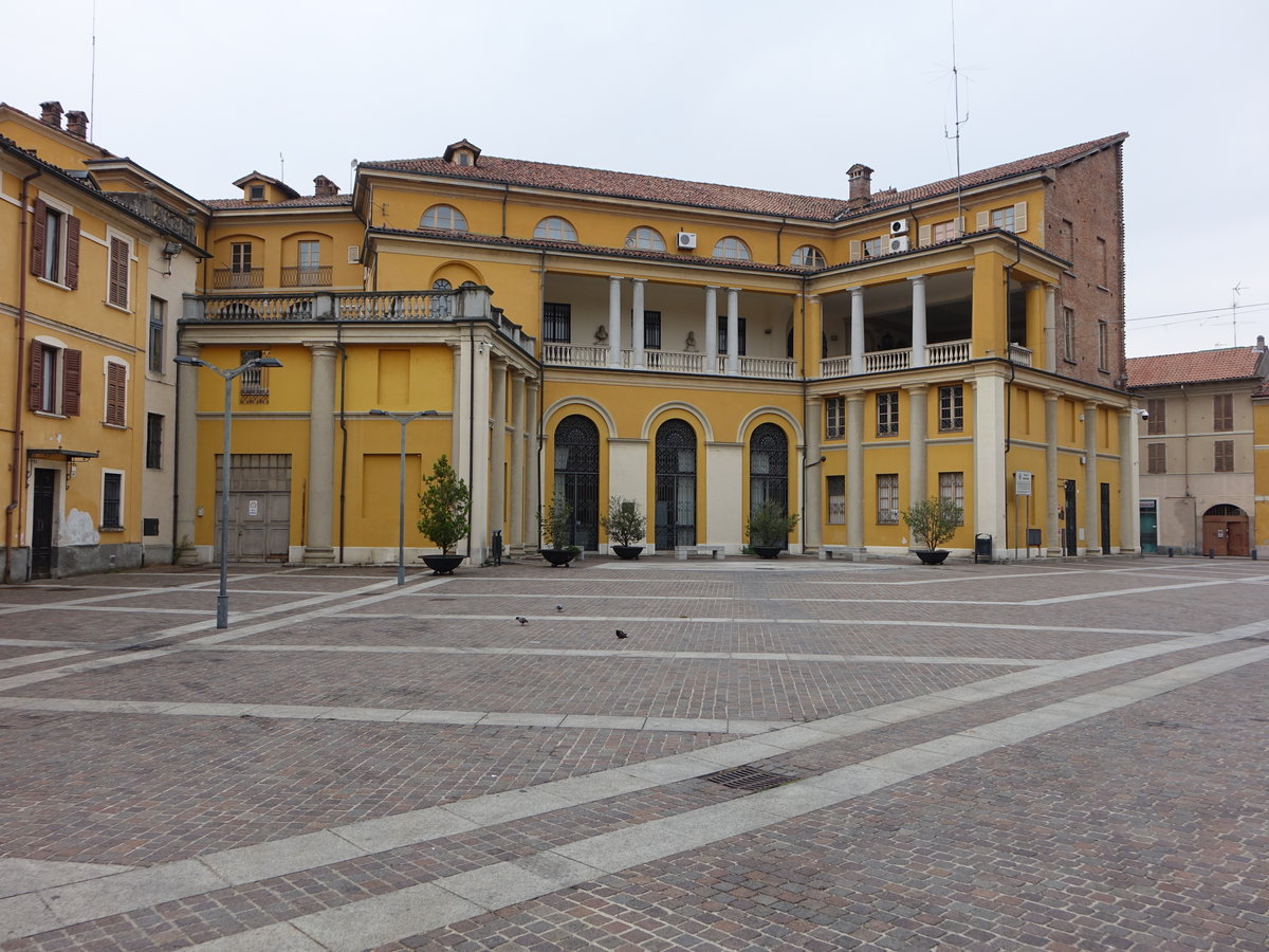 Mortara, historisches Rathaus an der Piazza Monsignore Dughera (06.10.2018)