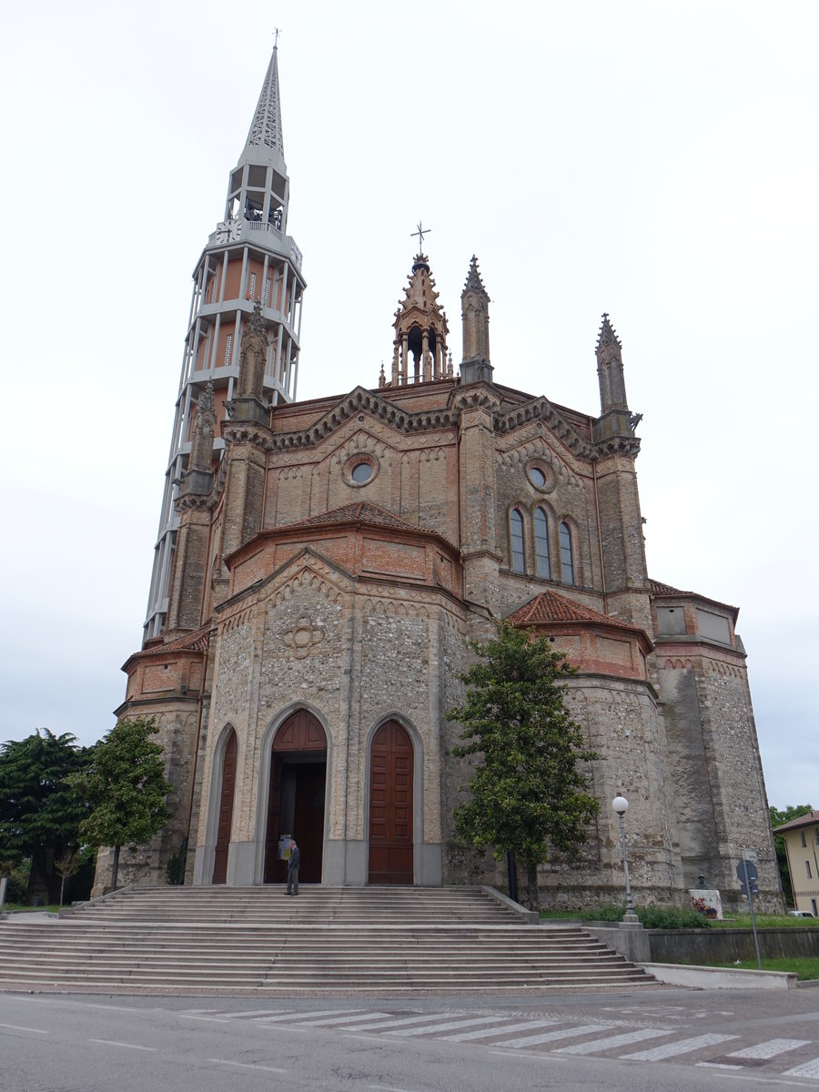 Mortegliano, Dom St. Peter und Paul, erbaut im 19. Jahrhundert (06.05.2017)