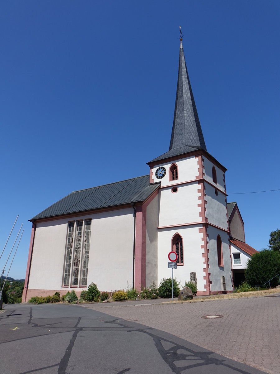 Motten, kath. Pfarrkirche St. Bartholomus, Chorturmkirche, erbaut im 16. Jahrhundert, Neubau 1966 (08.07.2018)