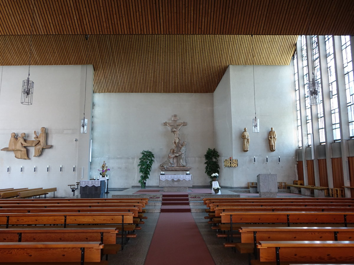 Motten, moderner Innenraum von 1966 in der St. Bartholomus Kirche (08.07.2018)