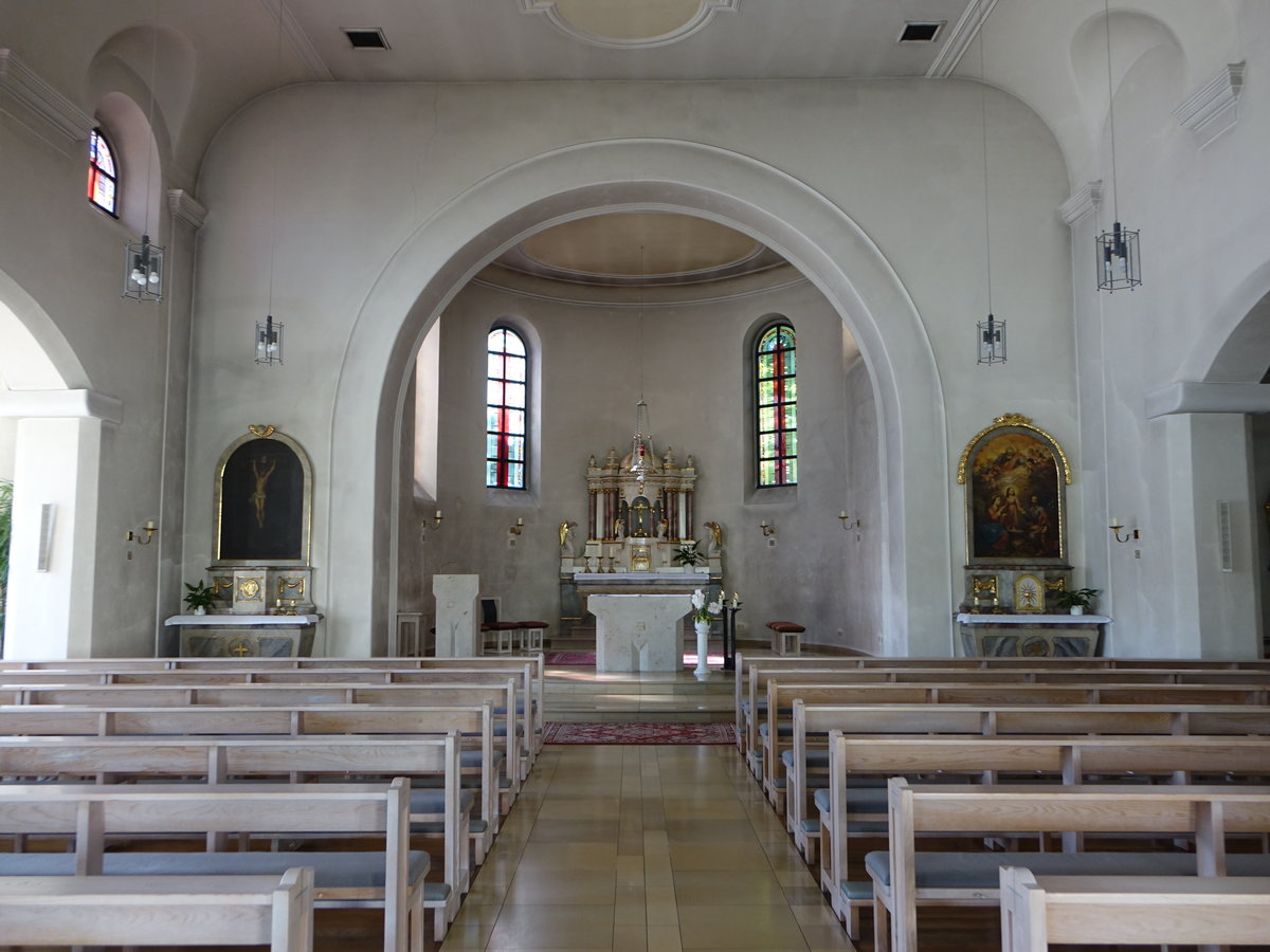 Mhlbach, Innenraum der kath. Kirche Hl. Familie (07.07.2018)