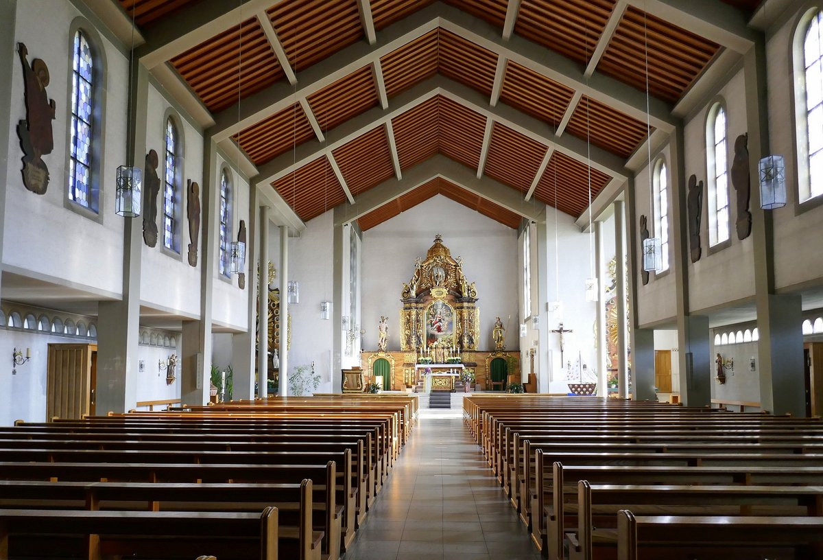 Mhlenbach, Blick zum Altar in der Kirche St.Afra, Juni 2020