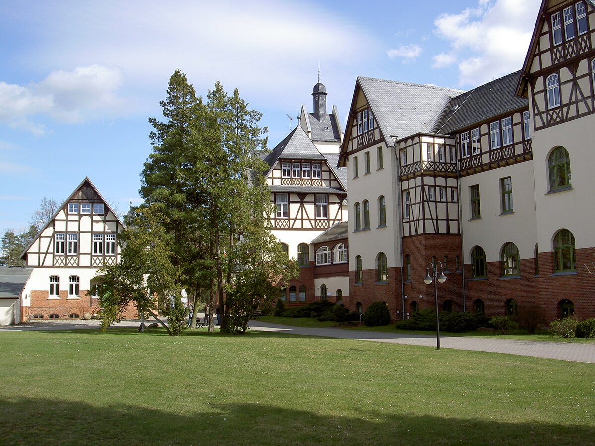 Mllrose, Gut Zeisigberg, ehemalige Lungenheilanstalt erbaut von 1906 bis 1907, heute Alten- und Pflegeheim (01.04.2012)