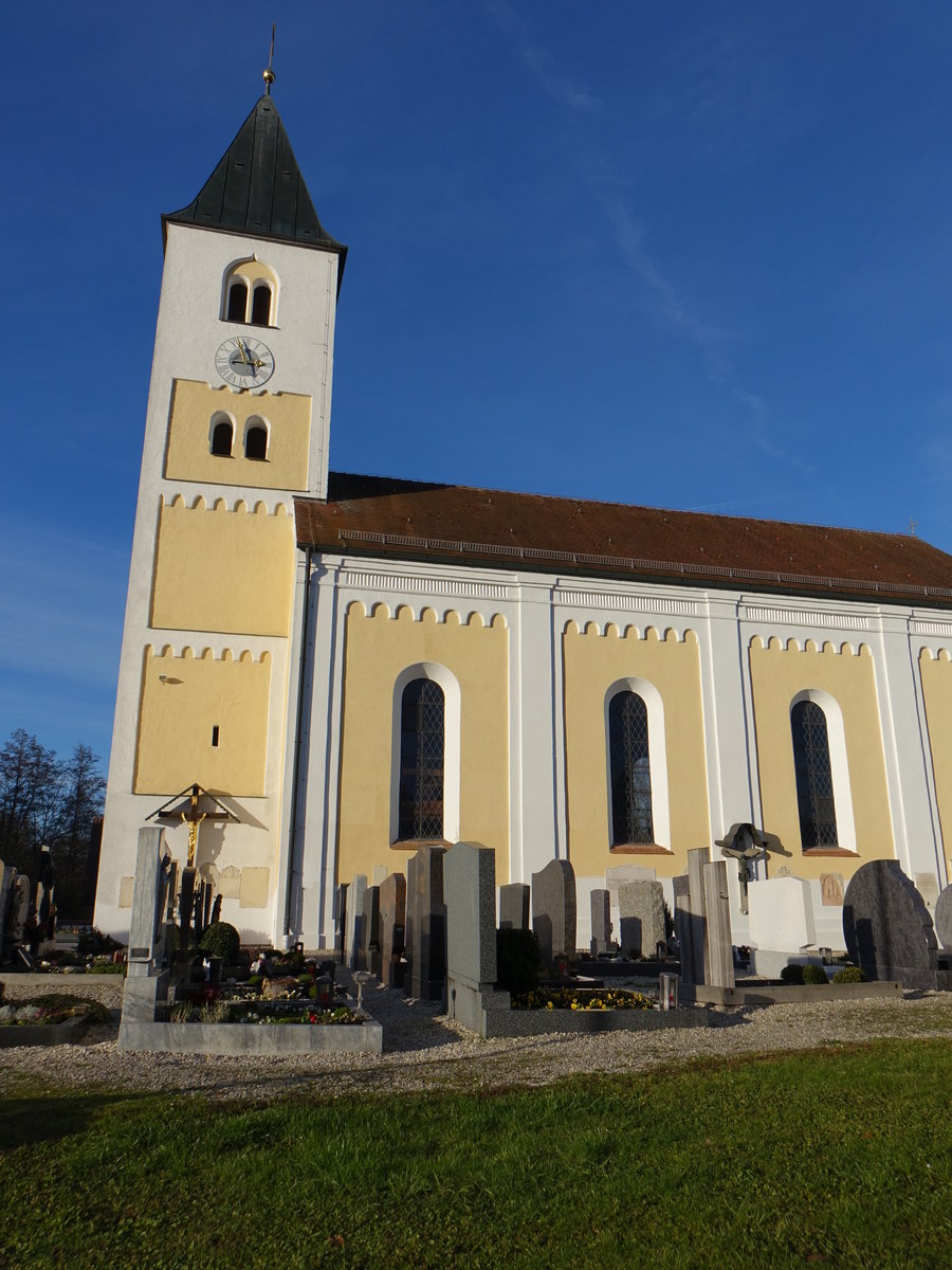 Mnchsdorf, neuromanische Pfarrkirche St. Michael, erbaut 1877 durch Wolf Hirtreiter (20.11.2016)