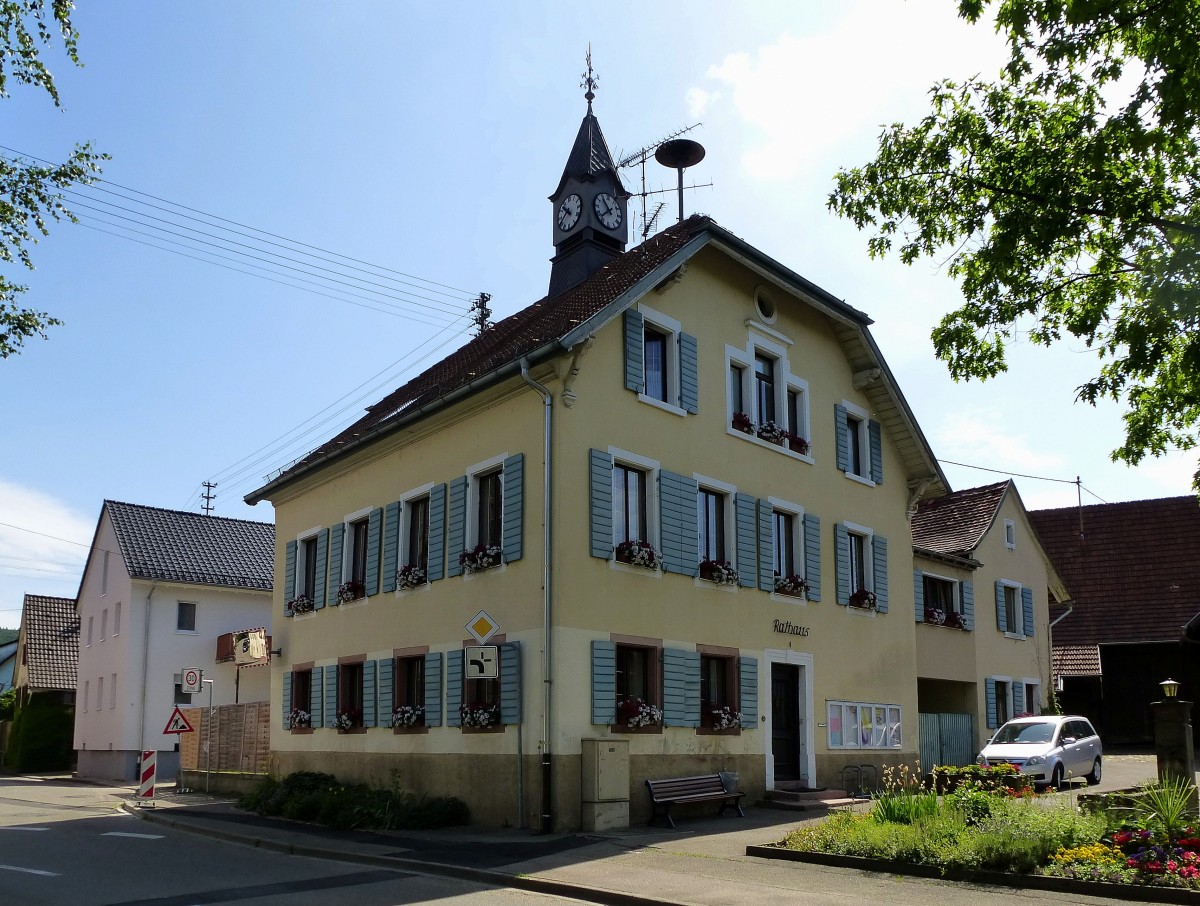 Mundingen, das Rathaus der ca. 2000 Einwohner zhlenden Gemeinde, heute Ortsteil von Emmendingen, Juni 2015