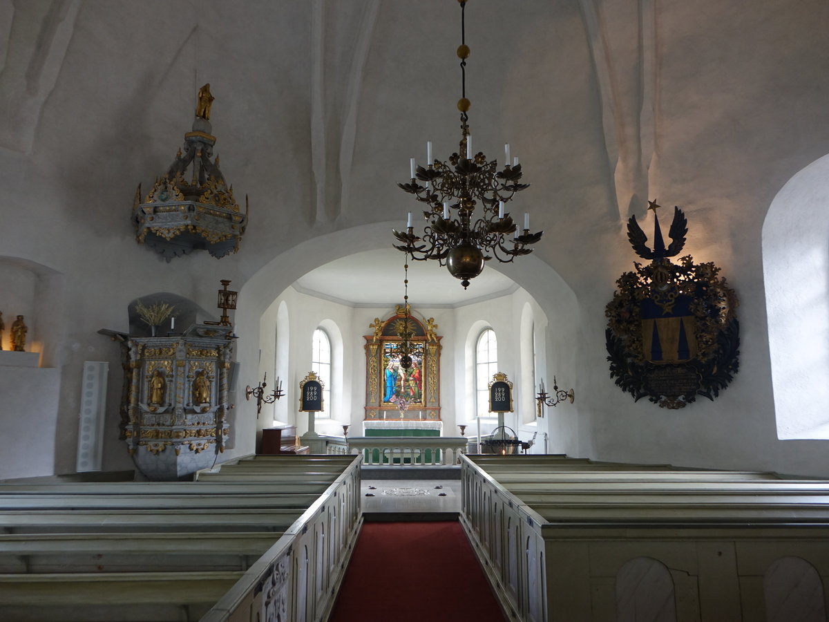 Muns, Kanzel und Altar in der Ev. Rundkirche, Gewlbe von 1470 (03.06.2018)