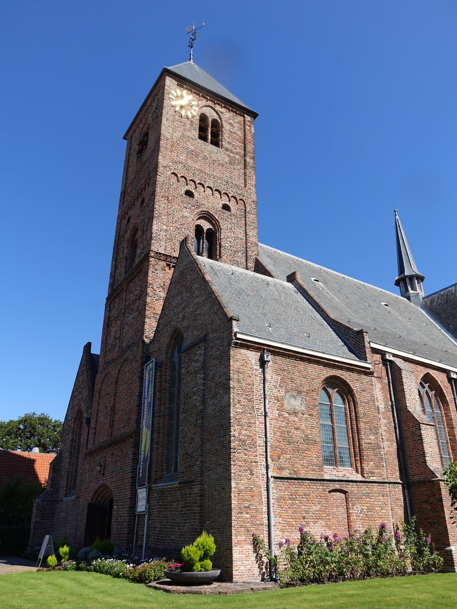 Naaldwijk, Ref. Kirche, erbaut ab 1307, nach einem Brand 1472 wiederhergestellt, Chor und Langschiff von 1350 (24.08.2016)