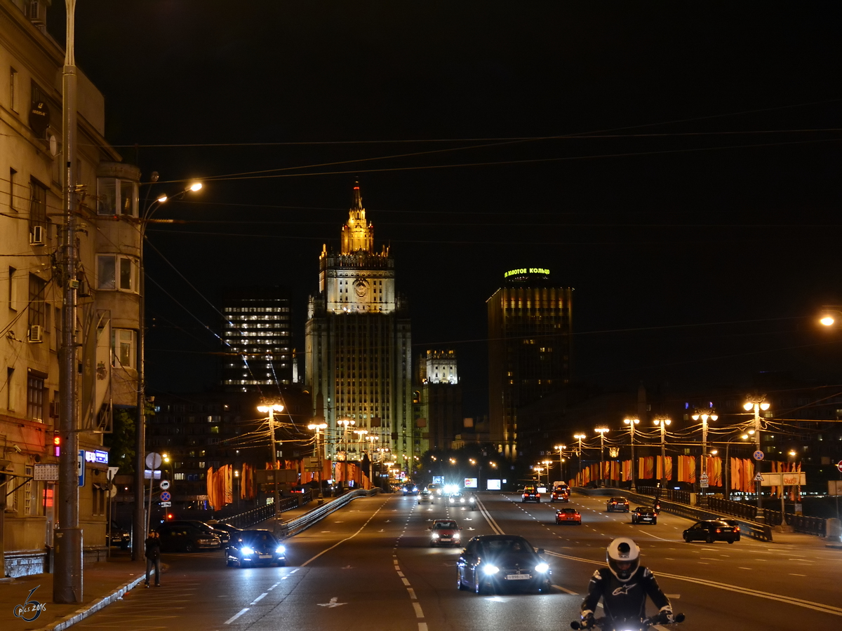 Nachts unterwegs auf den Straen von Moskau. (Mai 2016)