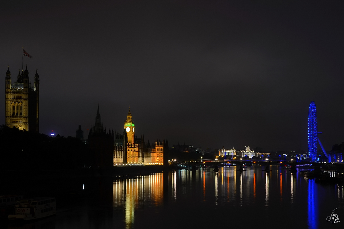 Nchtlicher Blick ber die Themse. (London, September 2013)