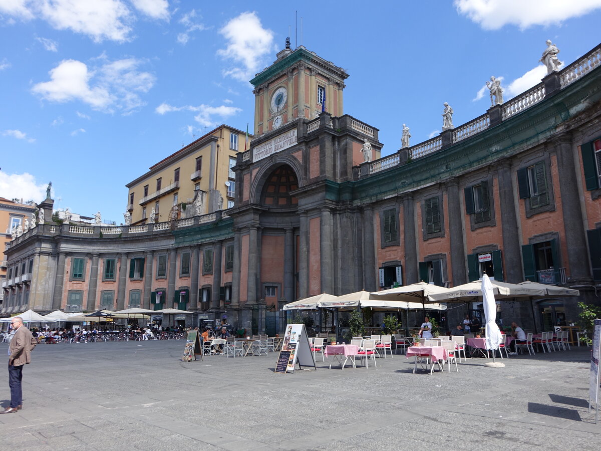 Neapel, Portal zum Convitto Nazionale Vittorio Emanuele II. an der Piazza Dante (23.09.2022)