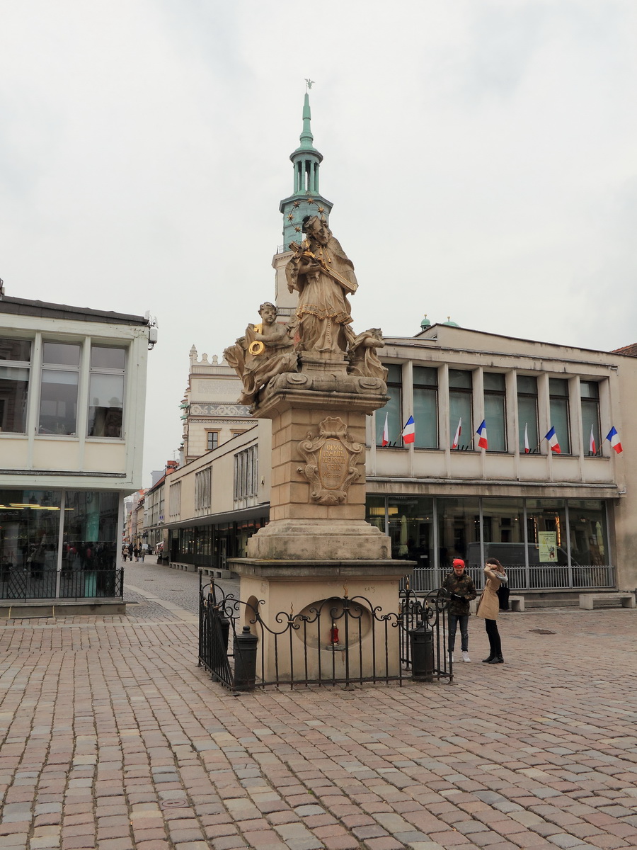 Nepomukstatue auf dem Alten Markt in Poznań, (Posen)  am 28. April 2017.