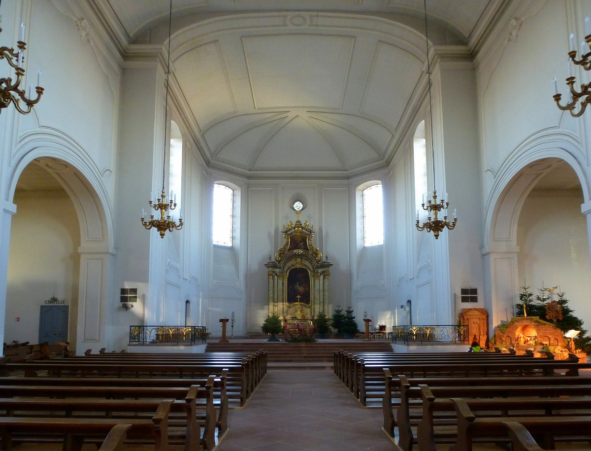 Neubreisach (Neuf-Brisach), Blick zum Altar in der katholischen Kirche St.Ludwig, erbaut 1732-36, Dez.2016