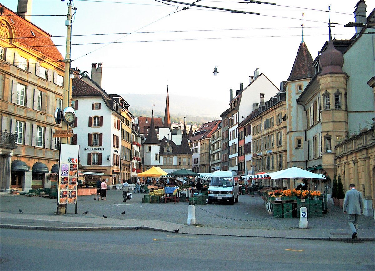Neuchtel, Place du March et des Halles - August 2005