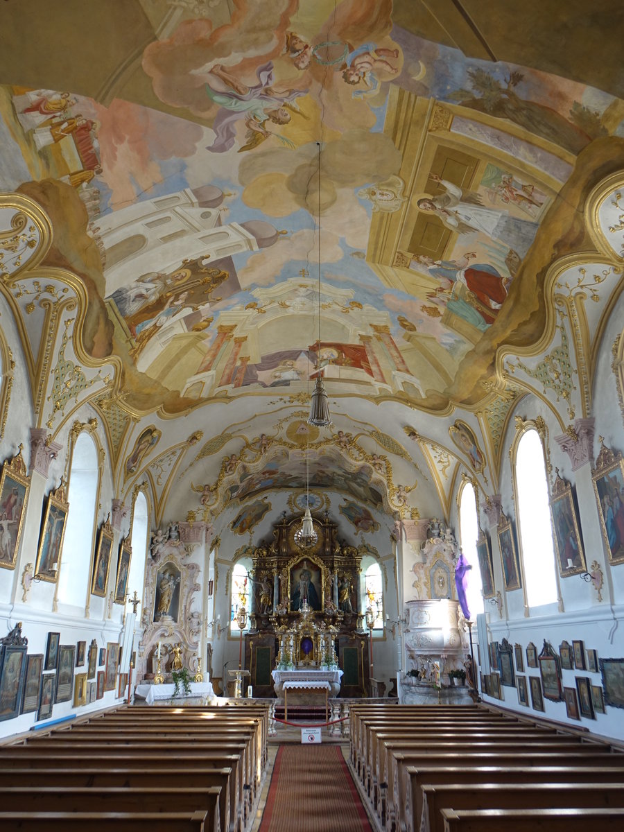 Neukirchen am Simsee, barocke Ausstattung in der Pfarrkirche St. Johannes (02.04.2017)