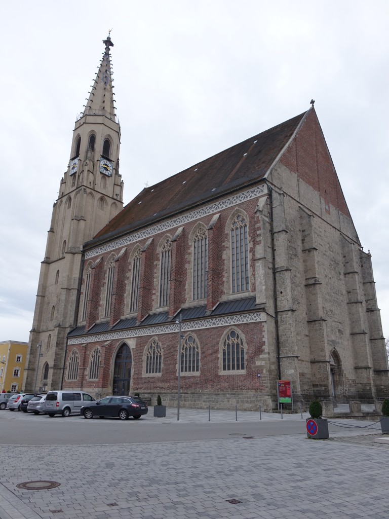 Neutting, Stadtkirche St. Nikolaus, dreischiffige, sptgotische Hallenkirche, Baubeginn 1410 unter Leitung des Meisters Hans von Burghausen, Sakristei von 1876 (14.02.2016)