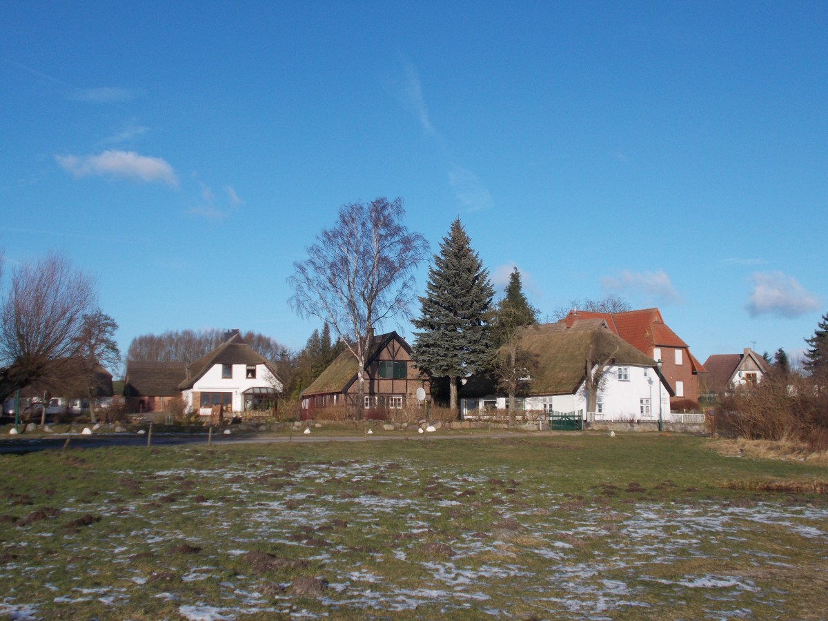 Nicht weit von Putbus gelegen das Drfchen Neuendorf.Aufnahme vom 08.Februar 2015.