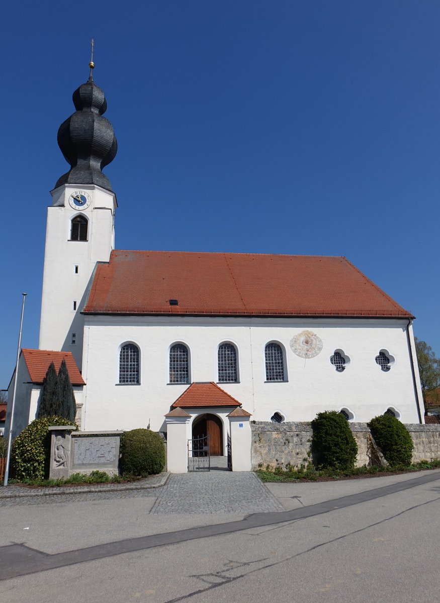 Niedergottsau, Katholische Expositurkirche St. Mari Himmelfahrt, erbaut im 15. Jahrhundert, im 18. Jahrhundert um die Seitenschiffe erweitert und barock verndert (09.04.2017)
