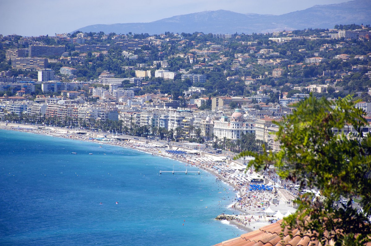 Nizza vom Mont Boron aus gesehen. Aufnahmedatum: 21. Juli 2015.