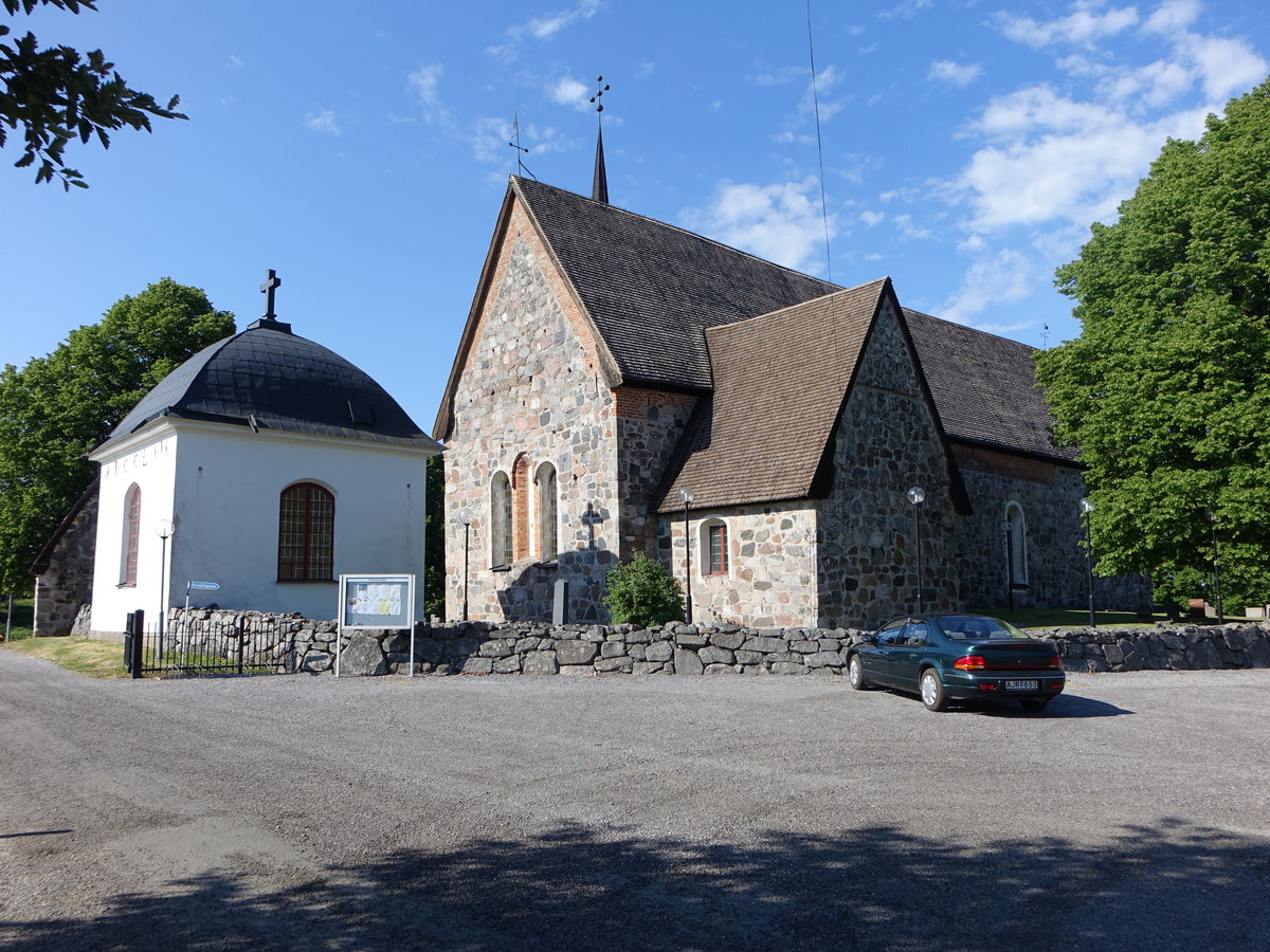 Norrtlje-sthamra, Ev. Kirche, erbaut im 14. Jahrhundert (03.06.2018)