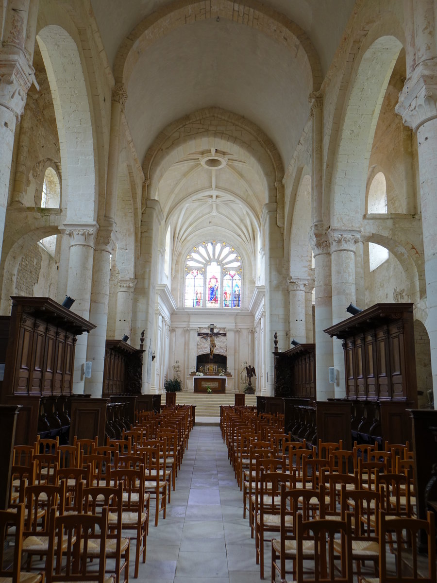 Nouaill-Maupertuis, Innenraum der Abteikirche St. Junien (09.07.2017)