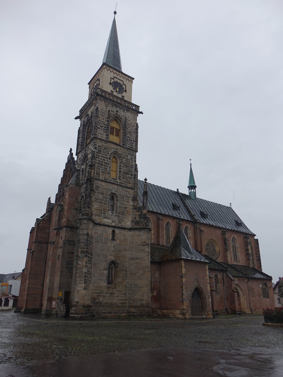 Nymburk / Nimburg, Pfarrkirche St. gidius, erbaut bis 1380 durch Peter Parler, barockisiert 1686 und spter regotisiert, neugotischer Umbau 1880 durch Josef Mokker und von 1913 bis 1918 durch Kamil Hilbert (29.06.2020)