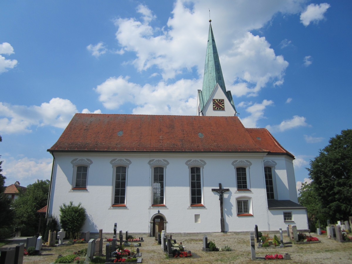 Oberreitnau, St. Pelagius Kirche, erbaut von 1694 bis 1699, Turm erbaut 1843 durch Baumeister Gtzger (18.06.2014)