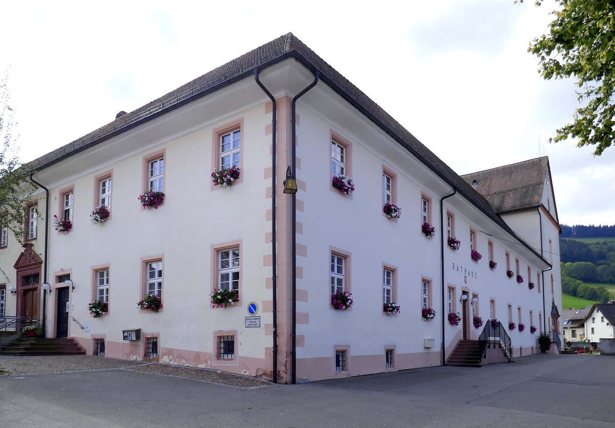 Oberried, das Rathaus der ca. 2900 Einwohner zhlenden Gemeinde im sdlichen Dreisamtal/Hochschwarzwald, Sept.2020