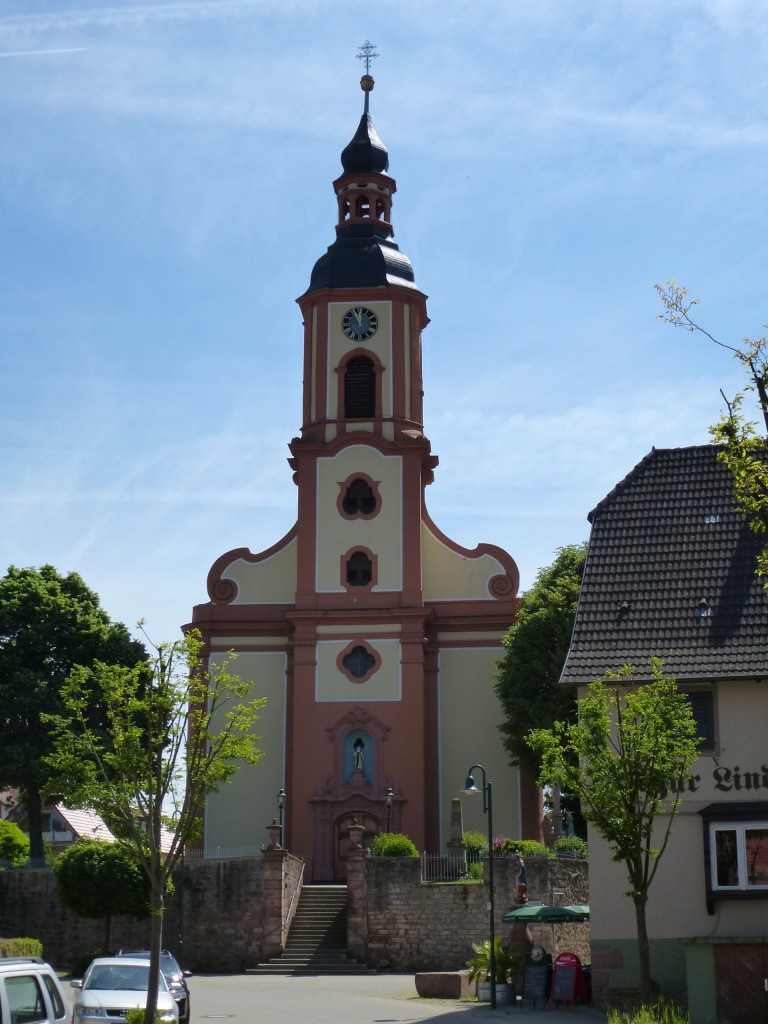 Oberschopfheim, die katholische Pfarrkirche St.Leodegar, Juni 2013