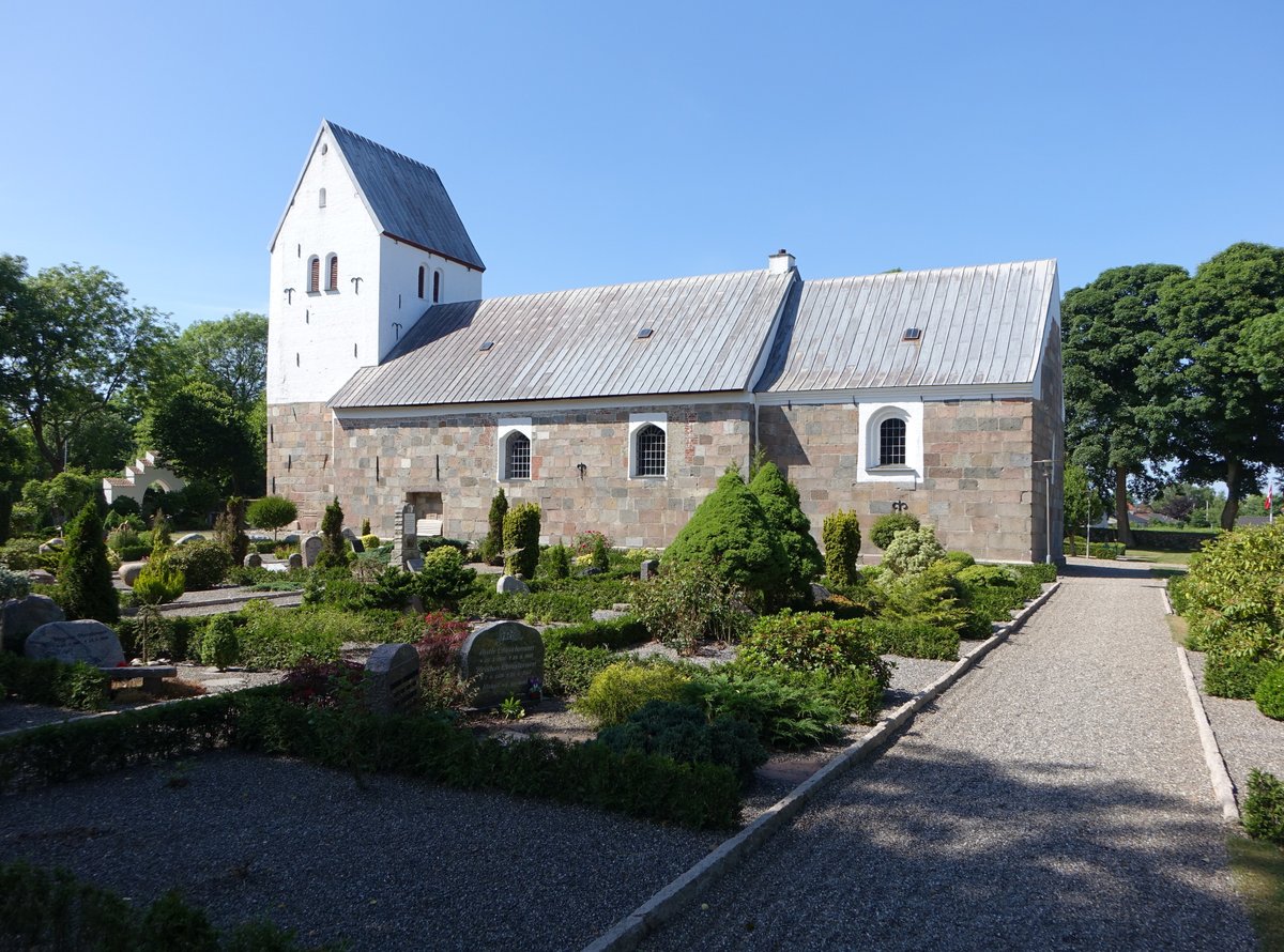 Oddense, mittalalterliche Ev. Kirche mit Kalkmalereien von 1540 (08.06.2018)