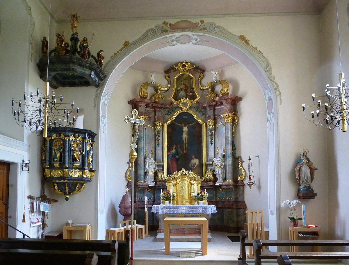 Offnadingen, Blick zum Altar in der Pfarrkirche, Aug.2017