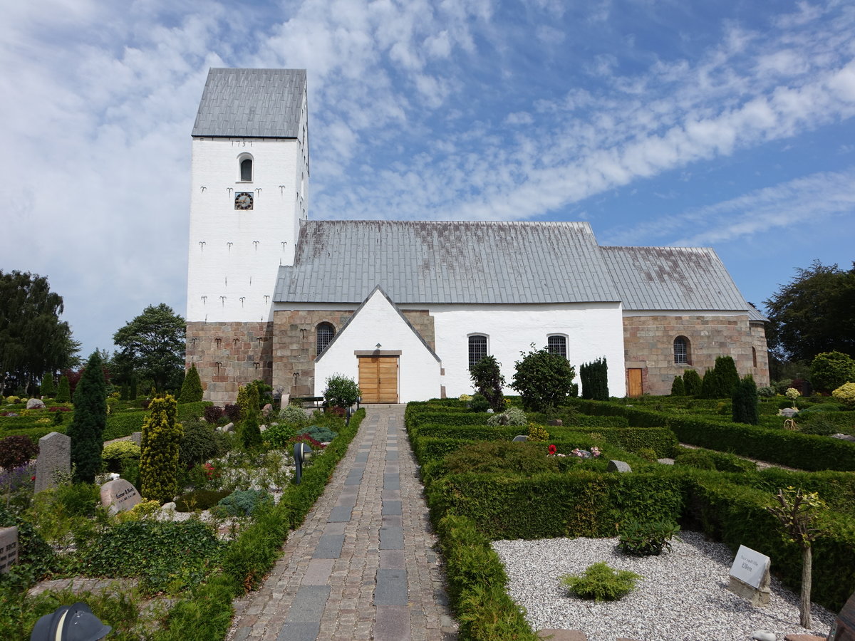 Olgod, romanische Ev. Kirche, erbaut um 1200, Kirchturm erbaut um 1500 (26.07.2019)