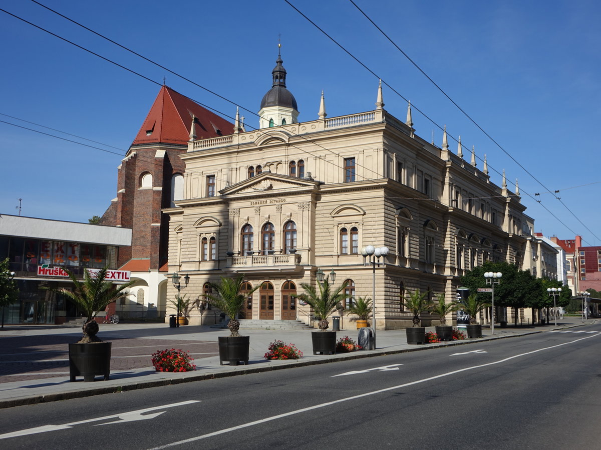 Opava / Troppau, Schlesisches Theater am Horni Namesti, erbaut im 19. Jahrhundert (02.08.2020)