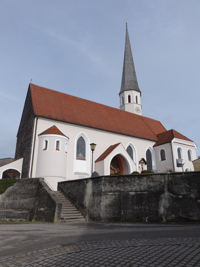 Ostermnchen, St. Stephanus und Laurentius Kirche, erbaut 1504, barockisiert 1794, sdliche Sakristei von 1872 (09.02.2016)