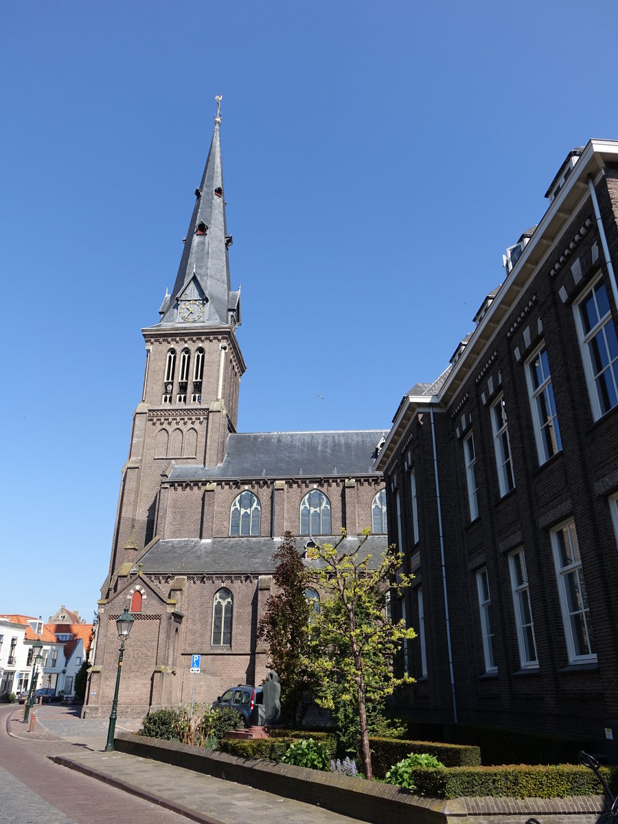 Oudewater, neugotische St. Franziskus Kirche, erbaut 1882 durch Architekt E. J. Margry (12.05.2016)